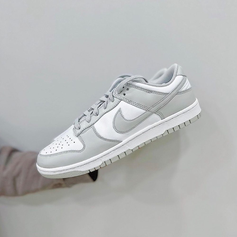 Ms. Nike dunk's casual shoes are gray - Picture 2 of 4